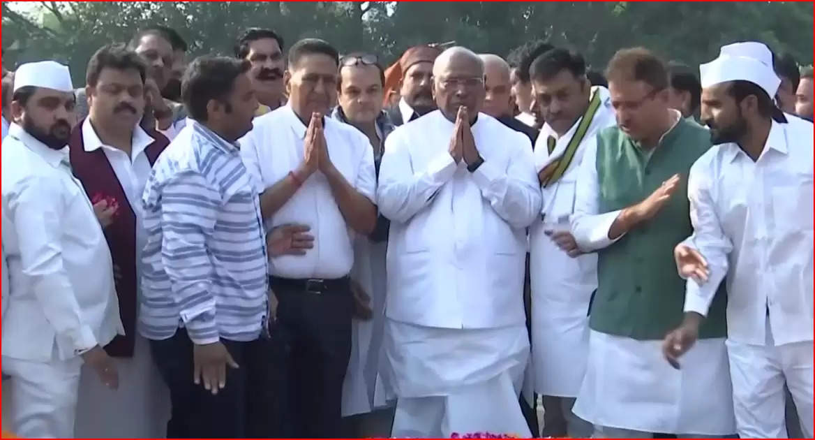 Kharge reached at the tomb of Bapu, Nehru, Rajiv, will take over the command of Congress today