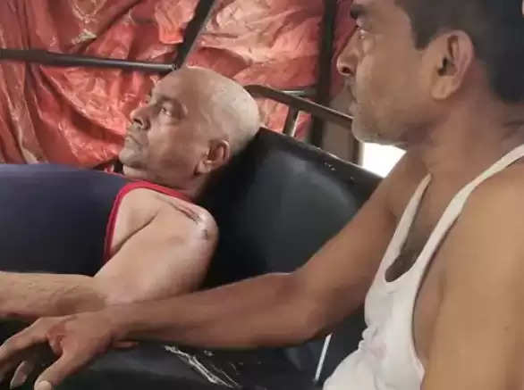 हिस्ट्रीशीटर सपा नेता ने व्यापारियों भाईयों को मारकर हाथ-पैर तोड़ा:रेलवे की जमीन पर कब्जे को लेकर ​हुआ विवाद, 8 पर हत्या की कोशिश का केस दर्ज