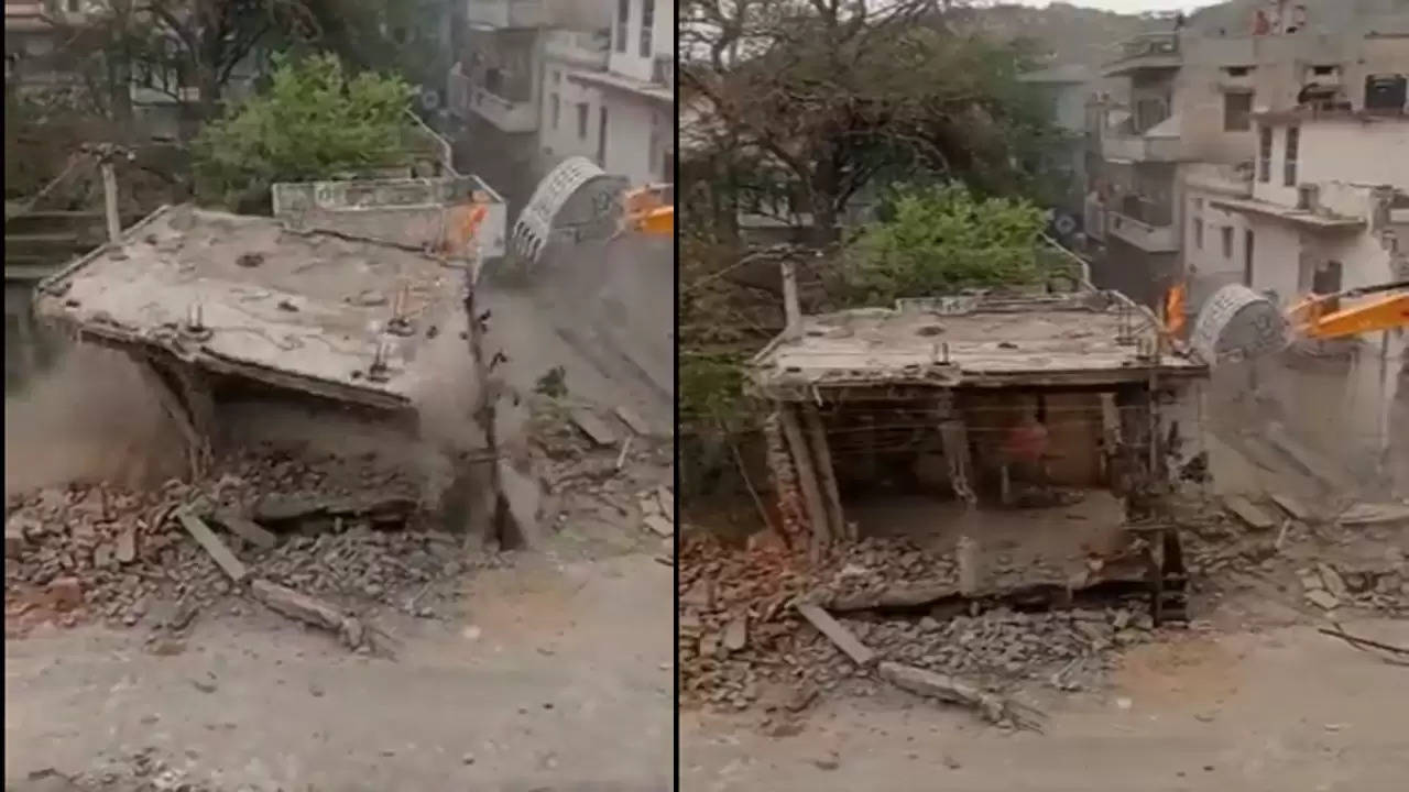In the name of encroachment under the master plan in Alwar, a bulldozer ran on the 300-year-old temple, anger over cutting the idols with cutters