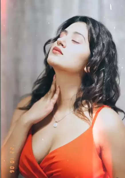  Anjali Arora