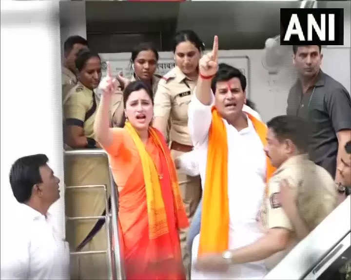 Politics heats up over Hanuman Chalisa and loudspeakers in Maharashtra: Independent MP Navneet Rana and her MLA husband Ravi Rana arrested