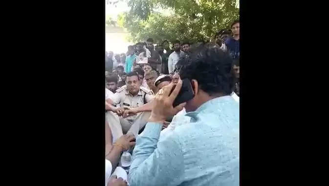 मोदी के मंत्री ने राजस्थान पुलिस के अधिकारी को दी गाली, पिटाई से हुई युवक की मौत का मामला