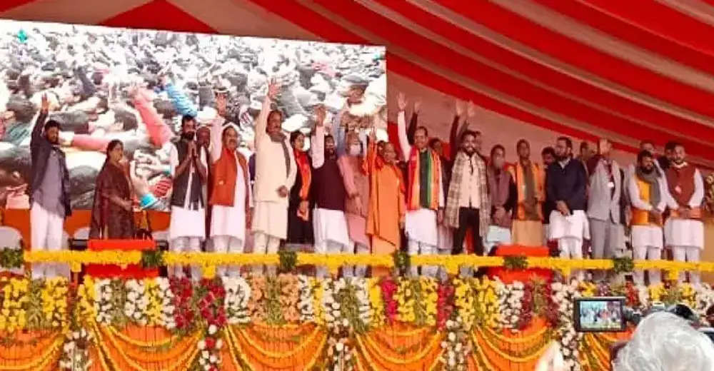 Congress MLA Rakesh Singh joins BJP at Yogi's stage in Rae Bareli