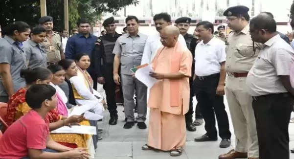 CM Yogi Adityanath's public court was held in the Hindu service of Gorakhnath temple, Yogi said, justice should be done to everyone