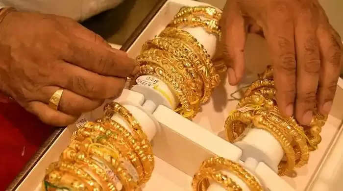Gold Price Today: विदेशी बाजारों में तेजी के बीच 323 रुपए बढ़े सोने के दाम, जानें चांदी में रही कितनी तेजी