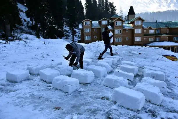 कश्मीर में रात का तापमान शून्य से नीचे शीतलहर की चेतावनी ,  कई राज्यों में होगा असर  