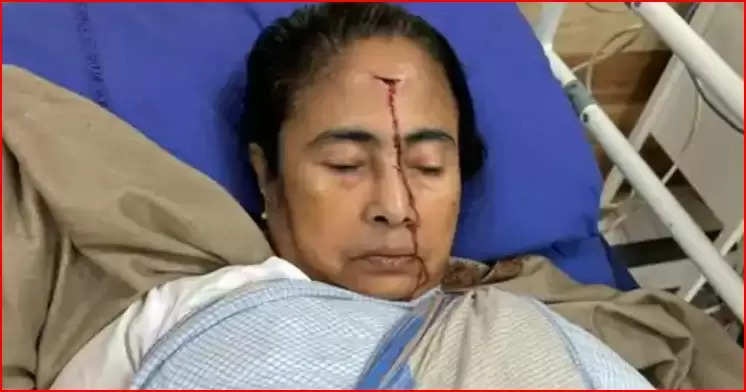 ममता बनर्जी को माथे पर गंभीर चोट आई, टांके लगे:घर में टहलने के दौरान फिसलीं
