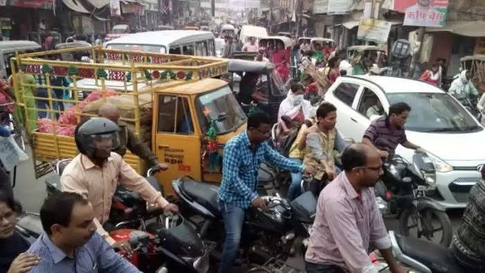 Varanasi: In view of the crowd on Dussehra and Durga Puja, traffic system changes in the city, entry of vehicles restricted on many routes.