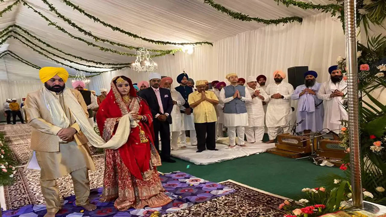 Bhagwant Mann and Gurpreet Kaur tied the knot of each other, took seven rounds in the Chief Minister's residence
