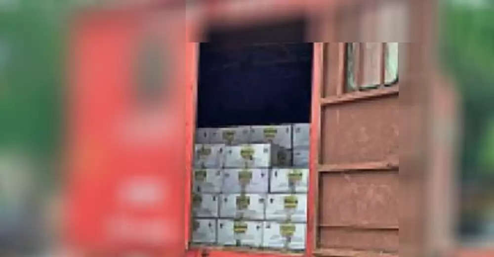 Bihar: 900 liters of foreign liquor recovered from postal vehicle in Purnia even after the instructions of CM