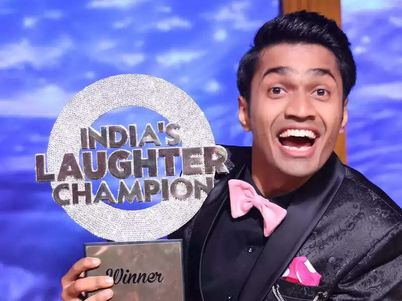  इंडियन लाफ्टर चैंपियन के विनर बने दिल्ली के रजत सूद , ट्रॉफी के साथ इनाम मिले इतने लाख रुपए 