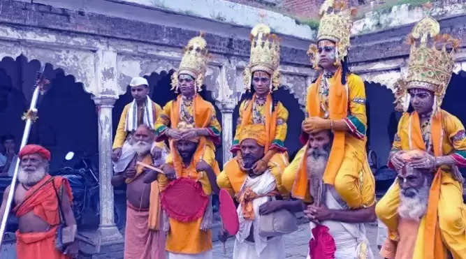Ramlila of Ramnagar: Born in Ayodhya, Raghurai, the place resonated with the quadrupeds of Manas, there was happiness in Ayodhya as soon as Lord Rama, Bharat, Lakshman and Shatrughan were born.