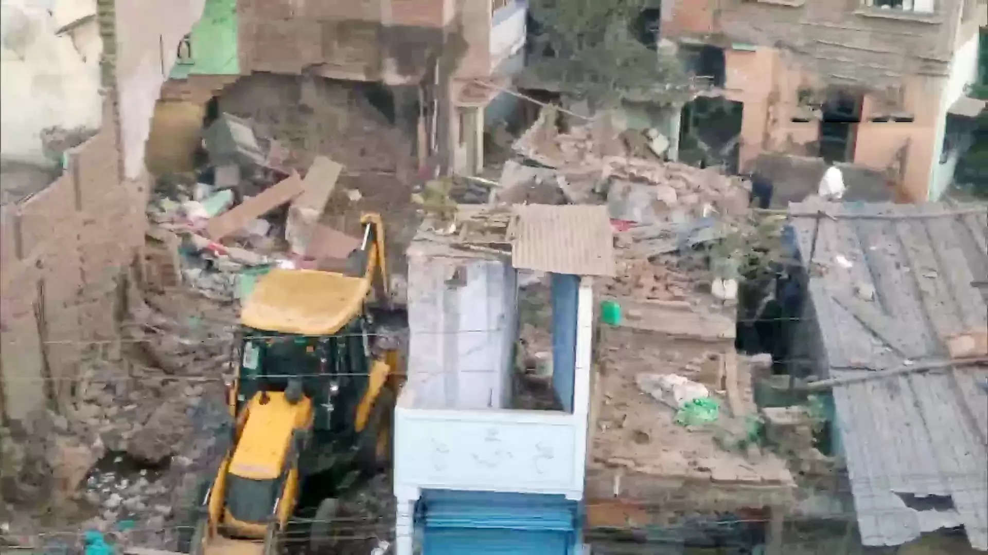 House collapsed due to explosion in Bhagalpur, six people died, the explosion was so strong that 4 nearby houses were demolished