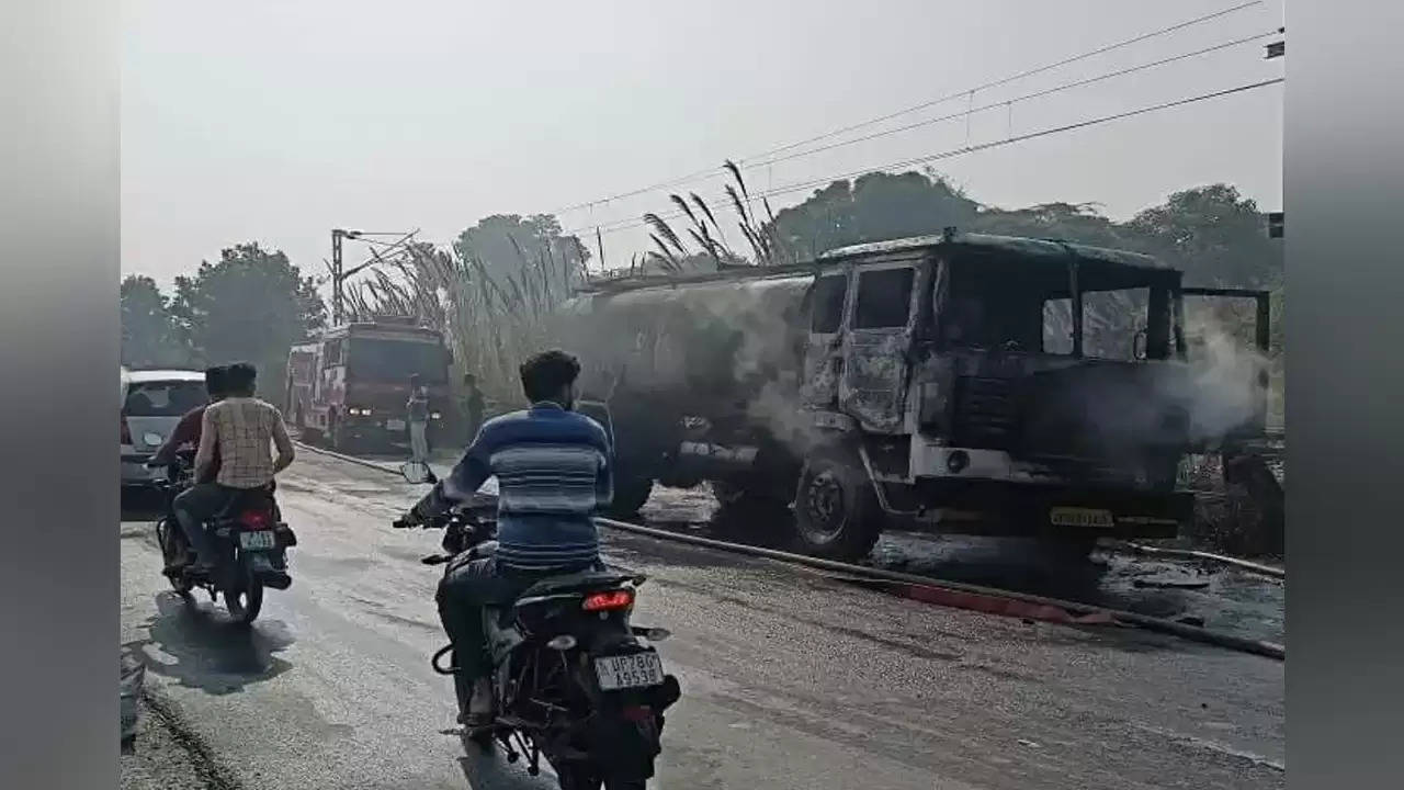 कानपुर : पानी के टैंकर में लगी अचानक आग, जीटी रोड पर लगा जाम