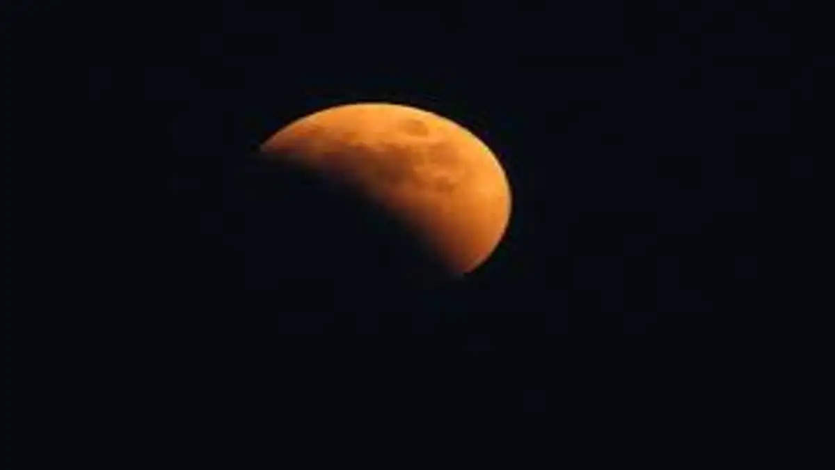 चंद्र ग्रहण 19 नवम्बर को, लेकिन यूपी में नहीं होगा ग्रहण प्रभाव 
