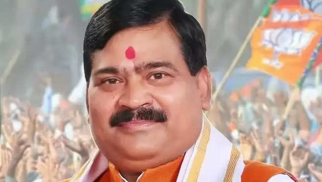BJP के सांसद संगम लाल गुप्ता ने सूबे की राजधानी लखनऊ का नाम लक्ष्मणपुर करने की मांग कर डाली
