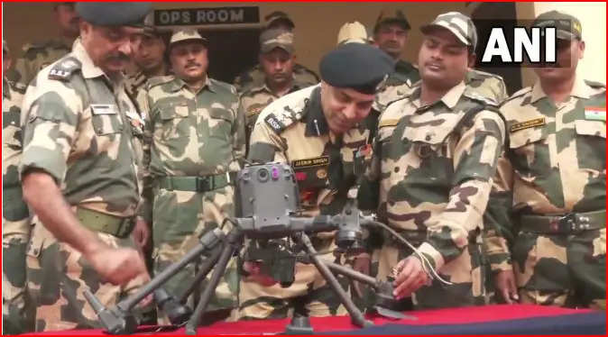 पंजाब में पाकिस्तान की ओर से सीमा में घुसे ड्रोन को BSF ने अमृतसर में ढेर किया