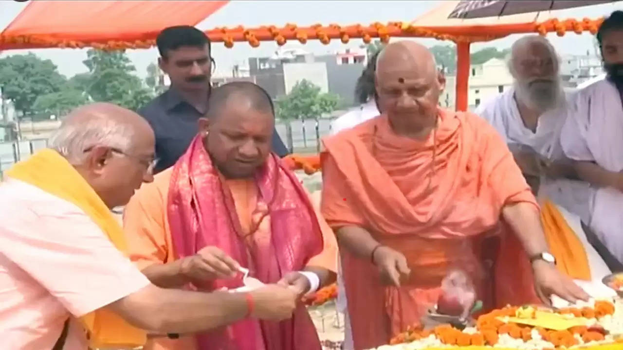 Ram temple started to be built: Yogi Adityanath installed the first pillar of Ram temple, slogans of Jai Shri Ram