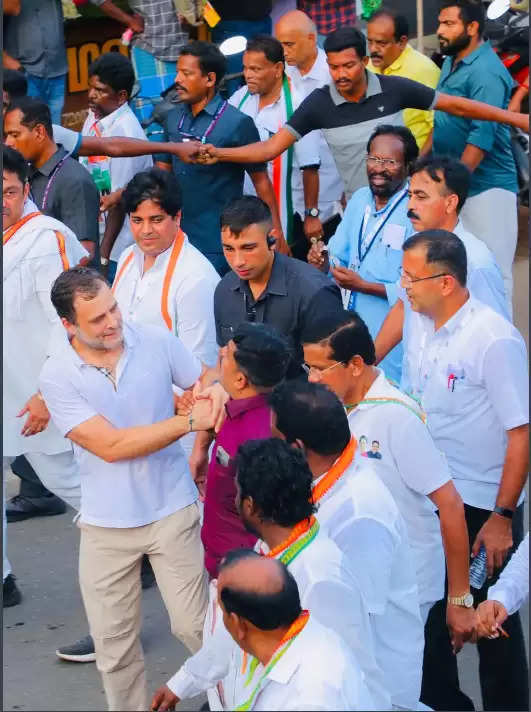 Bharat Jodo Yatra: Rahul Gandhi reached Kerala, huge crowd of supporters and spectators gathered