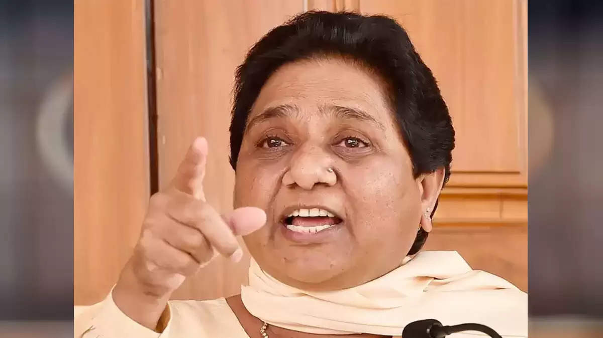 Giving space to those expelled from BSP will be a factor in the downfall of SP: Mayawati