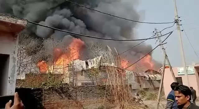  यमुनानगर : भीषण आग में फर्नीचर फैक्ट्री जलकर राख, करोड़ों के नुकसान की आशंका