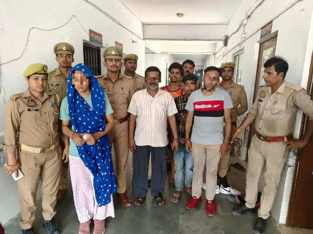 पुलिस ने महिला समेत तीन चोरों को किया गिरफ्तार, दो लाख रुपये बरामद