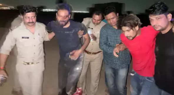 Ghaziabad: Cow smugglers opened fire on police, in retaliation three cow smugglers were injured by bullets